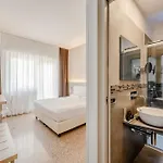 Hotiday Hotel 3*