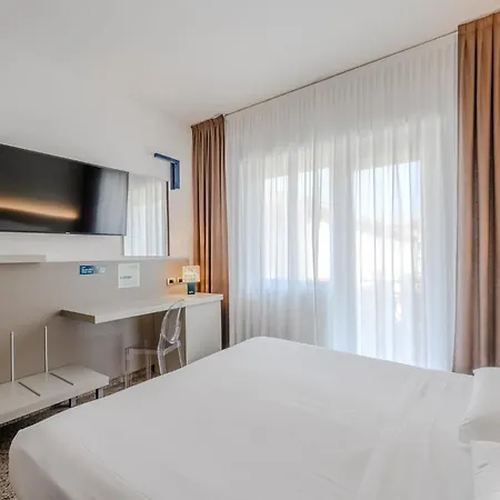 Hotiday Hotel 3*