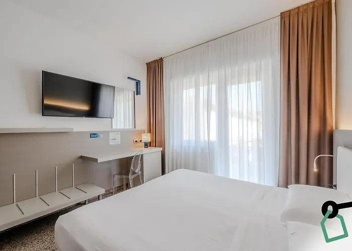 Hotiday Hotel 3*
